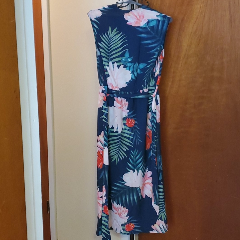 Dress - Picture 4 of 7